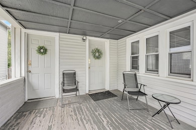 Front Porch/Entrance