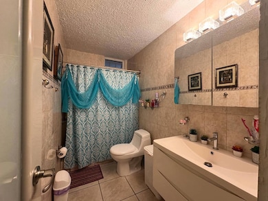 23 Levittown Lakes, Toa Baja, PR 00949 - photo 3