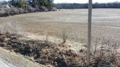 7843 N 100 W unit Hartford City, Hartford City, IN 47348 - photo 2