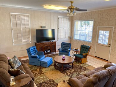 Large family room facing ent. Door