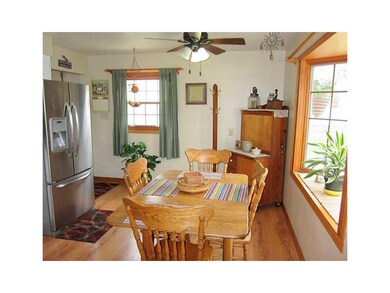 Dining Area. Sunny dining nook