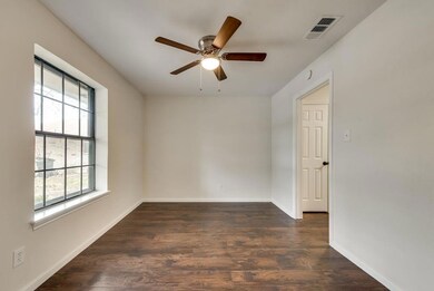 1312 Fredrickburg Ct, Ennis, TX 75119 - photo 4