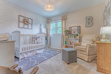 3N450 Crown Rd, Elmhurst, IL 60126 - photo 2