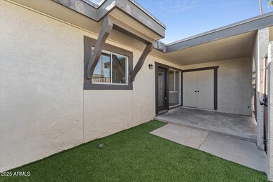 02-Courtyard