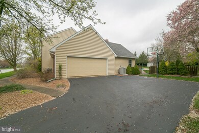 903 Brookmont Cir, Malvern, PA 19355 - photo 4