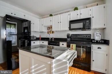 4199 Stockbridge Dr, Dumfries, VA 22025 - photo 2