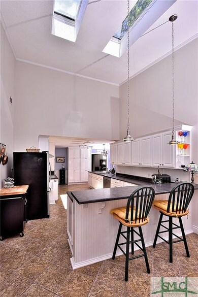 Additional space at counter for great conversation