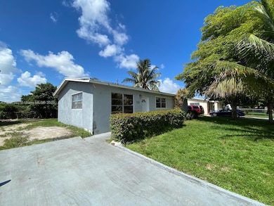 1121 NE 214th St, Miami, FL 33179 - photo 3