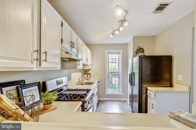 10000 Oakton Terrace Rd, Oakton, VA 22124 - photo 4