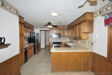 2317 Chapel Hill Ct, Bartlesville, OK 74006 - photo 7