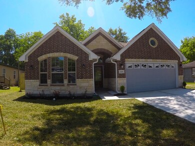 1049 Reverend b j Lewis Dr, Houston, TX 77088 - photo 2