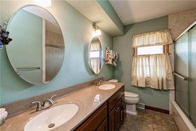 2445 Mansfield Dr, Des Moines, IA 50317 - photo 6
