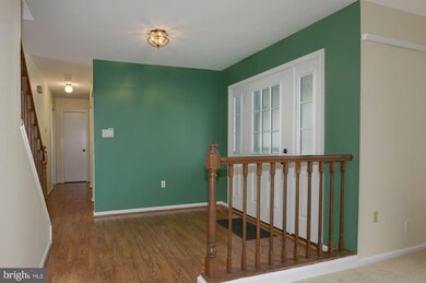 9829 Wolcott Dr, Burke, VA 22015 - photo 5