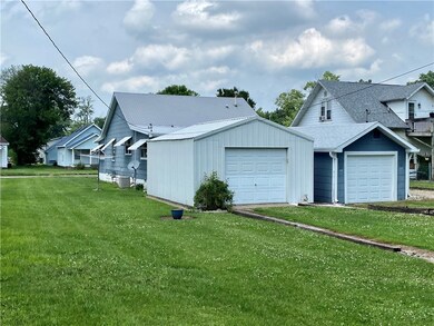 913 Dewitt Ave, Mattoon, IL 61938 - photo 3