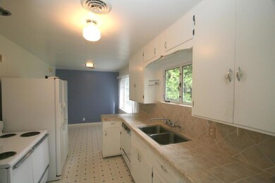 Tile counters, Fridge stays