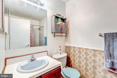 1468 Roundleaf Ct, Reston, VA 20190 - photo 5