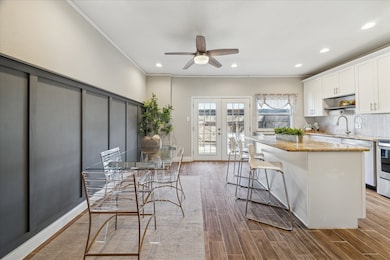 Did I mention how light and bright the kitchen is