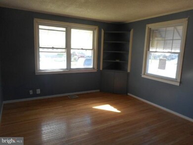 8230 Watersedge Rd, Dundalk, MD 21222 - photo 4