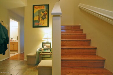 Entry/Staircase