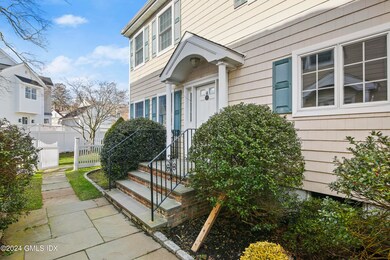2 1/2 Cos Cob Ave unit R, Cos Cob, CT 06807 - photo 2