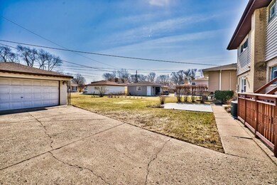 2149 Plainfield Dr, Des Plaines, IL 60018 - photo 3