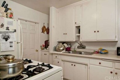 Kitchen, middle unit