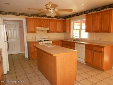 337 Escoll Dr, East Stroudsburg, PA 18301 - photo 4