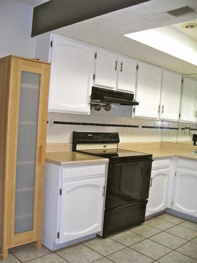 Kitchen: Natural lighting!