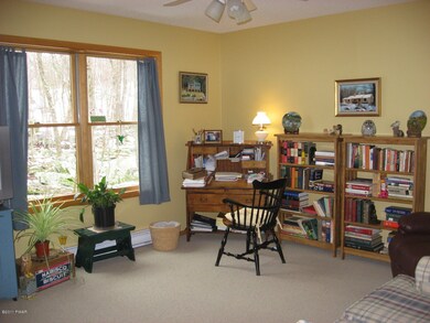 135 Broadmoor Dr, Hawley, PA 18428 - photo 4