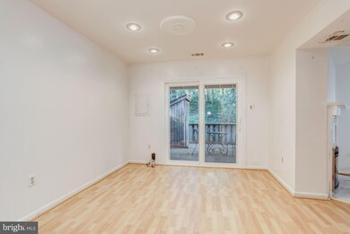 5672 Oak Tanager Ct, Burke, VA 22015 - photo 7