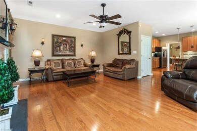 311 Jamestown Oaks Dr, Jamestown, NC 27282 - photo 6