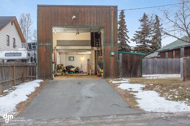 Garage_DMD_1939-SMALL