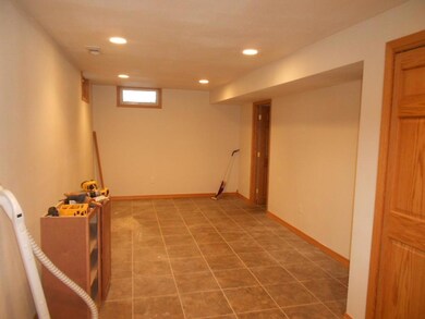 Family Room Downstairs<|><|>