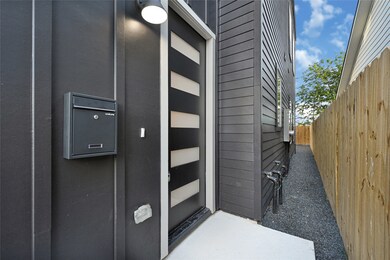 327 Tite St unit B, Houston, TX 77029 - photo 4