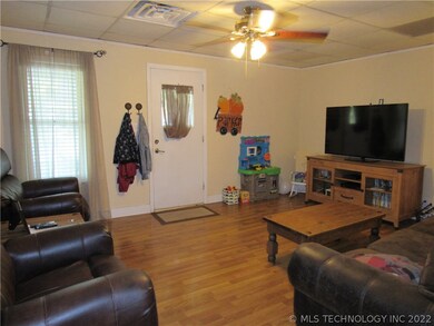 115 N Locust St, Locust Grove, OK 74352 - photo 4