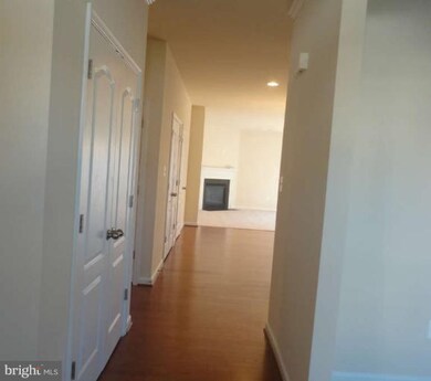 11185 Commanders Ln, White Plains, MD 20695 - photo 4