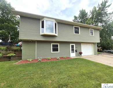 526 N Franklin St, New Ulm, MN 56073 - photo 2