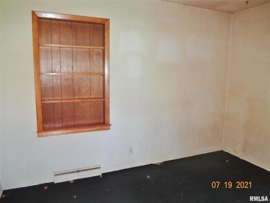 1715 N Ottawa St, Lincoln, IL 62656 - photo 5