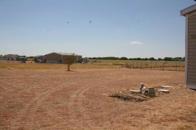 137 Hillside Dr, Troy, TX 76579 - photo 5