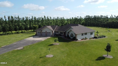 7938 27th St SE, Jamestown, ND 58401 - photo 2