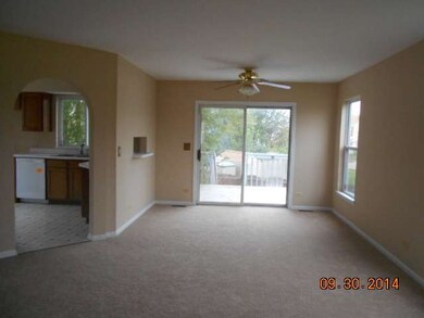 1813 Cambridge Dr, Carpentersville, IL 60110 - photo 4