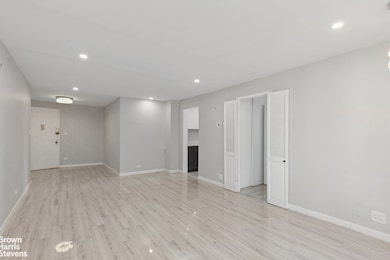 305 E 40th St unit 15 L, New York, NY 10016 - photo 4