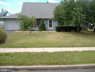61 Canoebirch Rd, Levittown, PA 19057 - photo 2