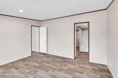 20-web-or-mls-621 West Strang-58