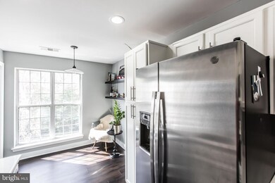 8201 Crossbrook Ct unit 301, Lorton, VA 22079 - photo 5