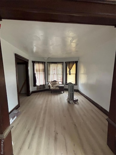 5327 Holcomb St, Detroit, MI 48213 - photo 7