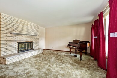 1820 Princeton Cir, Naperville, IL 60565 - photo 3