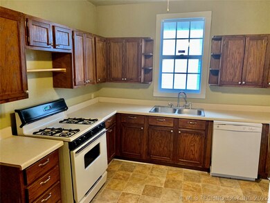 108 E 16th St, Ada, OK 74820 - photo 5