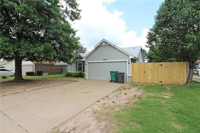 3907 W Locust St, Rogers, AR 72756 - photo 2