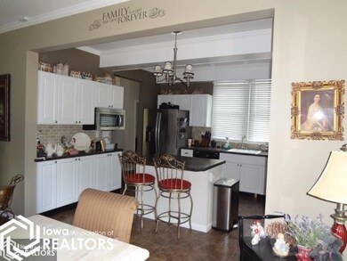 203 E Summit Ave, Shenandoah, IA 51601 - photo 3